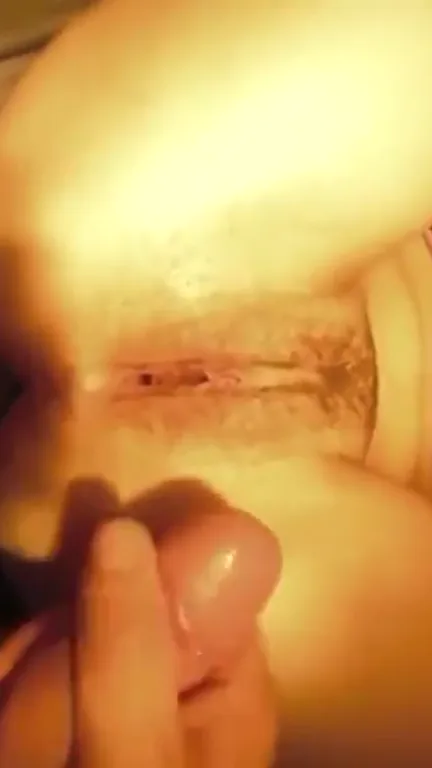 Chatte Remplie de Sperme après une Baise Sauvage