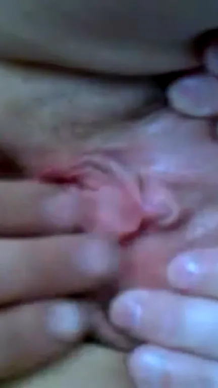 Ma femme se fait jouir lentement et intensémen