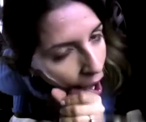 Baise sauvagement dans un parking souterrain