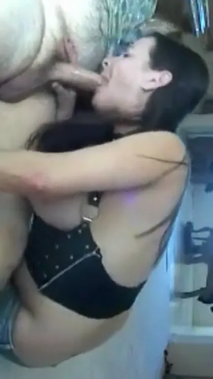 Pipe de ma inceste belle-fille et éjaculation sur les seins