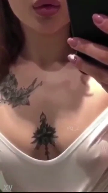 Haifa Wehbe sexy décolleté pendant un dîner avec Wael Kfoury