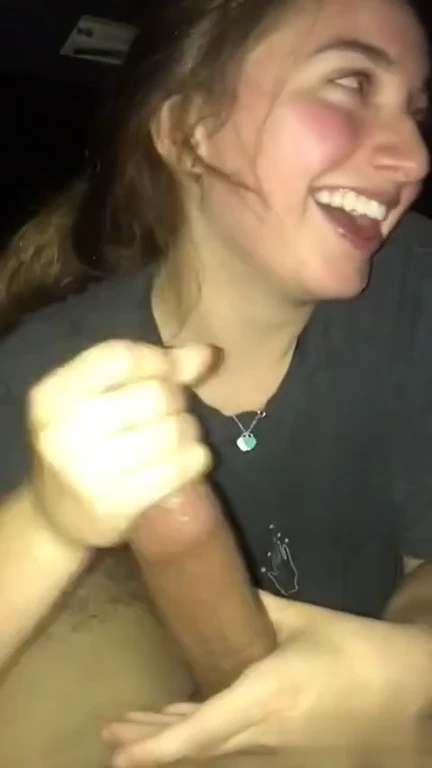 Elle le Fait Jouir dans sa Bouche