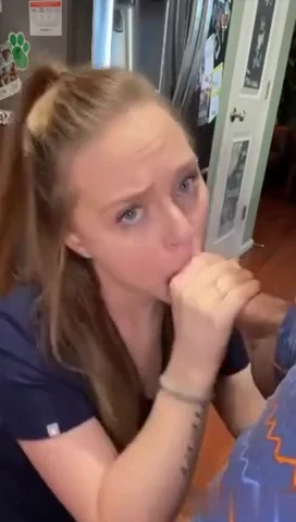 L’Infirmière Fait une Pipe à Son Mec