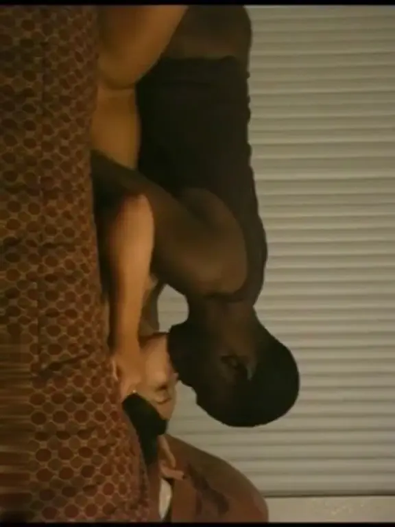 Grosse bite black dans une chatte trempée