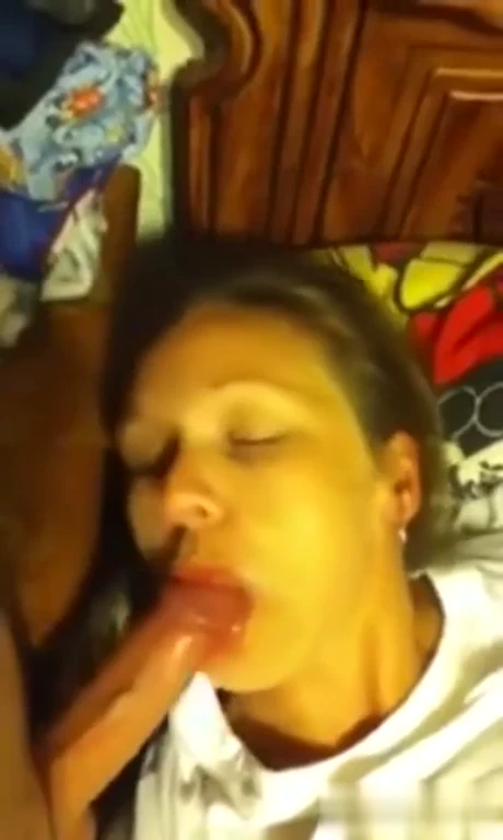 Première fois à trois avec une MILF et une salope