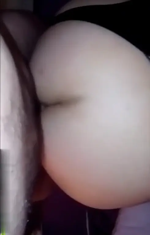 Salope française guide ma bite dans sa chatte