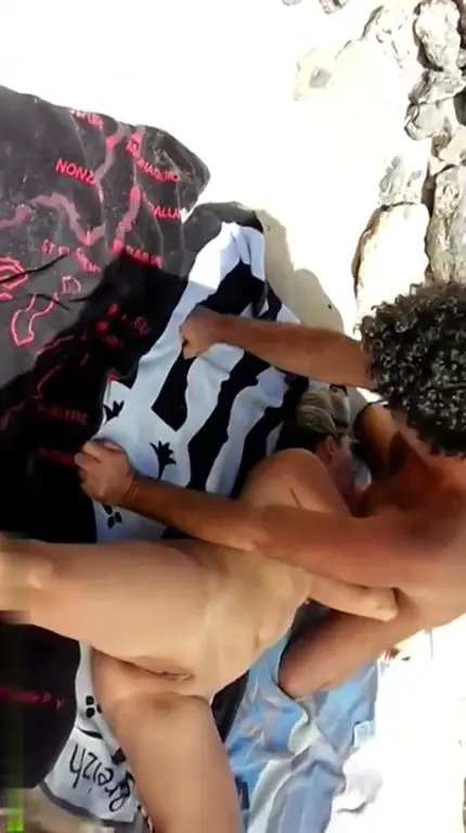 Frenchy en chaleur baisée dans les dunes