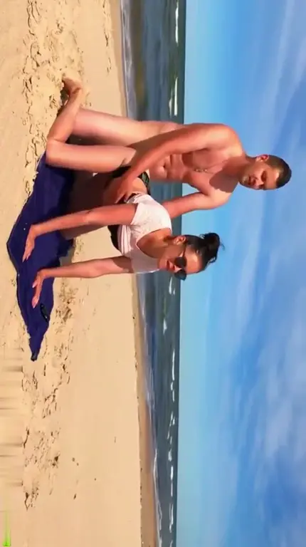 Sextape torride d’un couple sur la plage