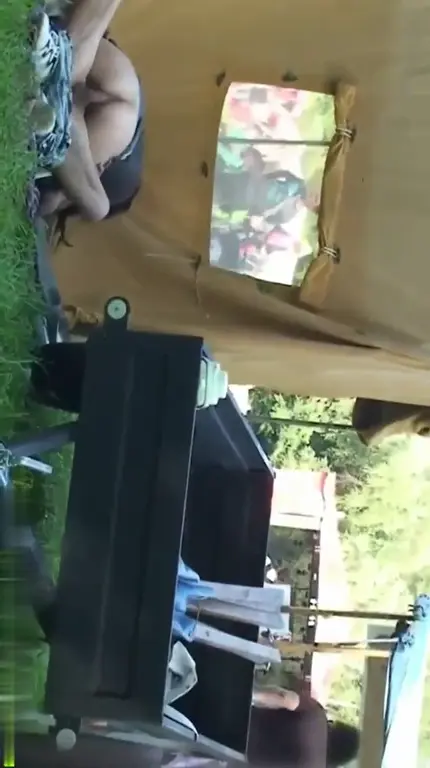 Salope ivre baisée dans un coin de concert