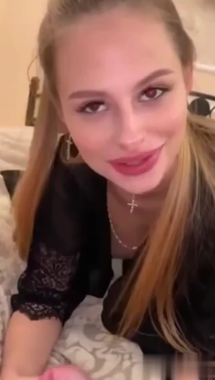 Blonde coquine et son fantasme de pipe